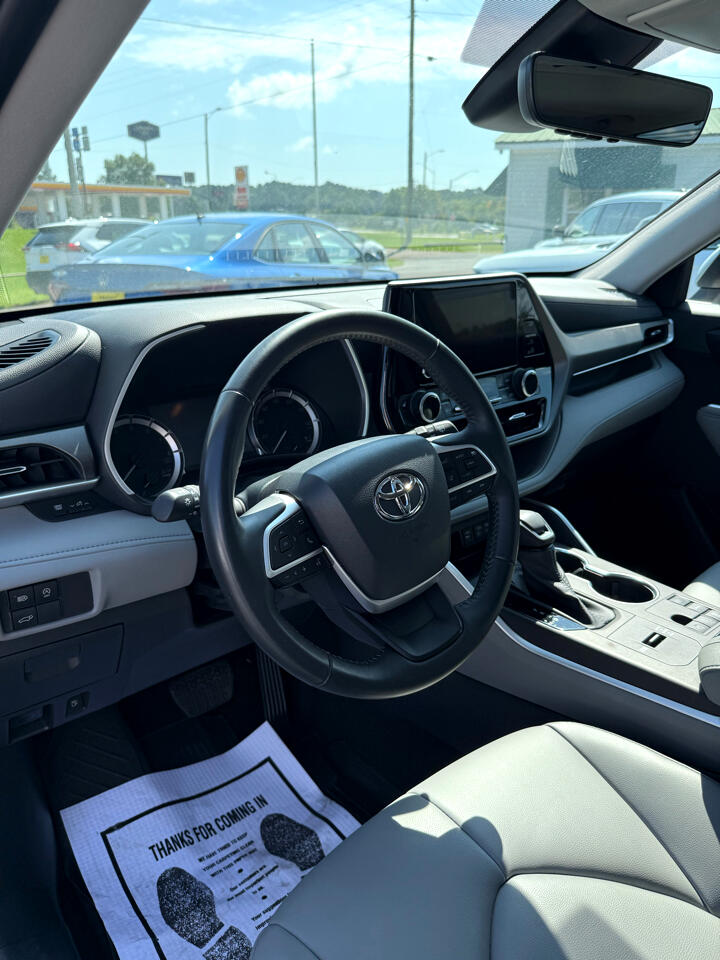 Toyota Highlander Platinum FWD (Natl) 2023