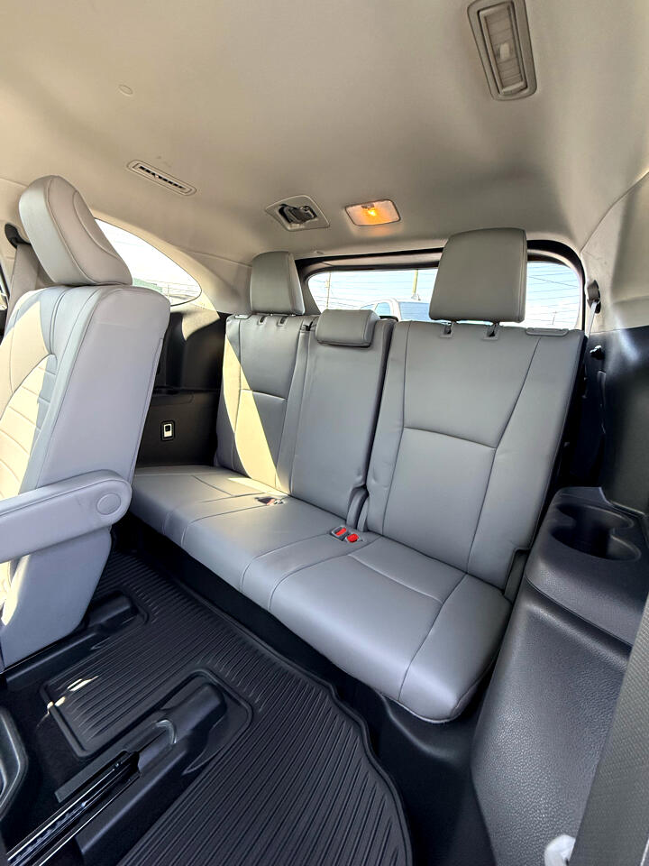 Toyota Highlander Platinum FWD (Natl) 2023