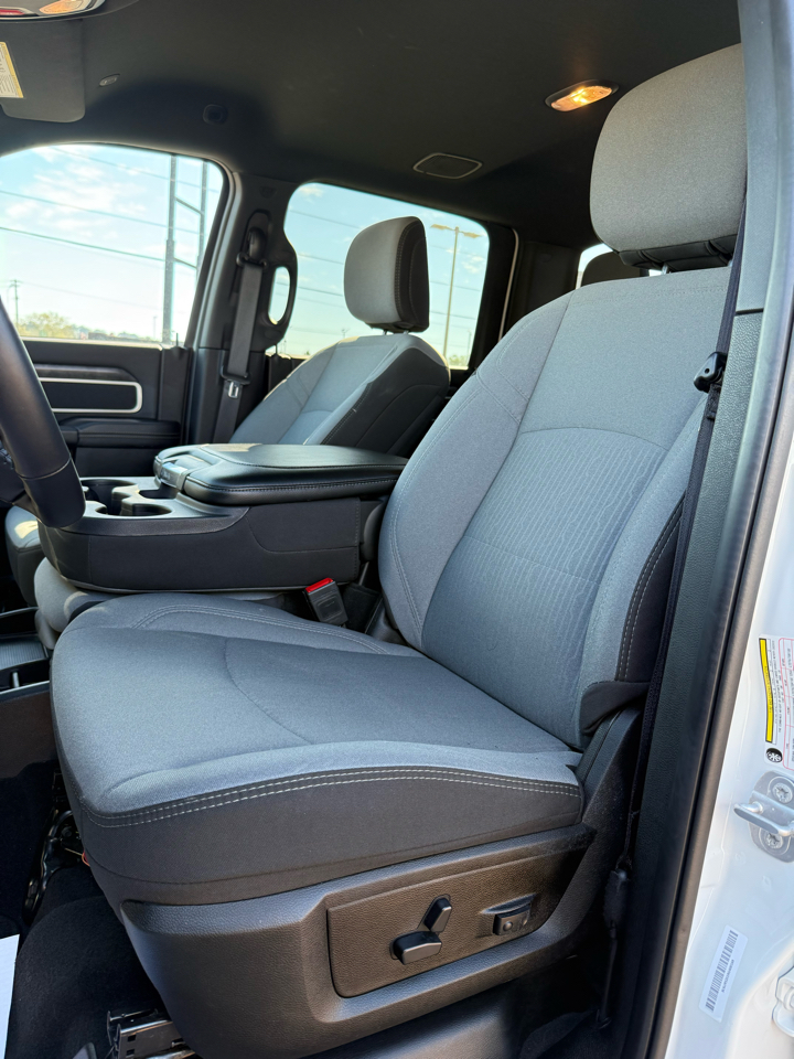 RAM 2500 Big Horn 4x4 Crew Cab 6'4" Box 2024