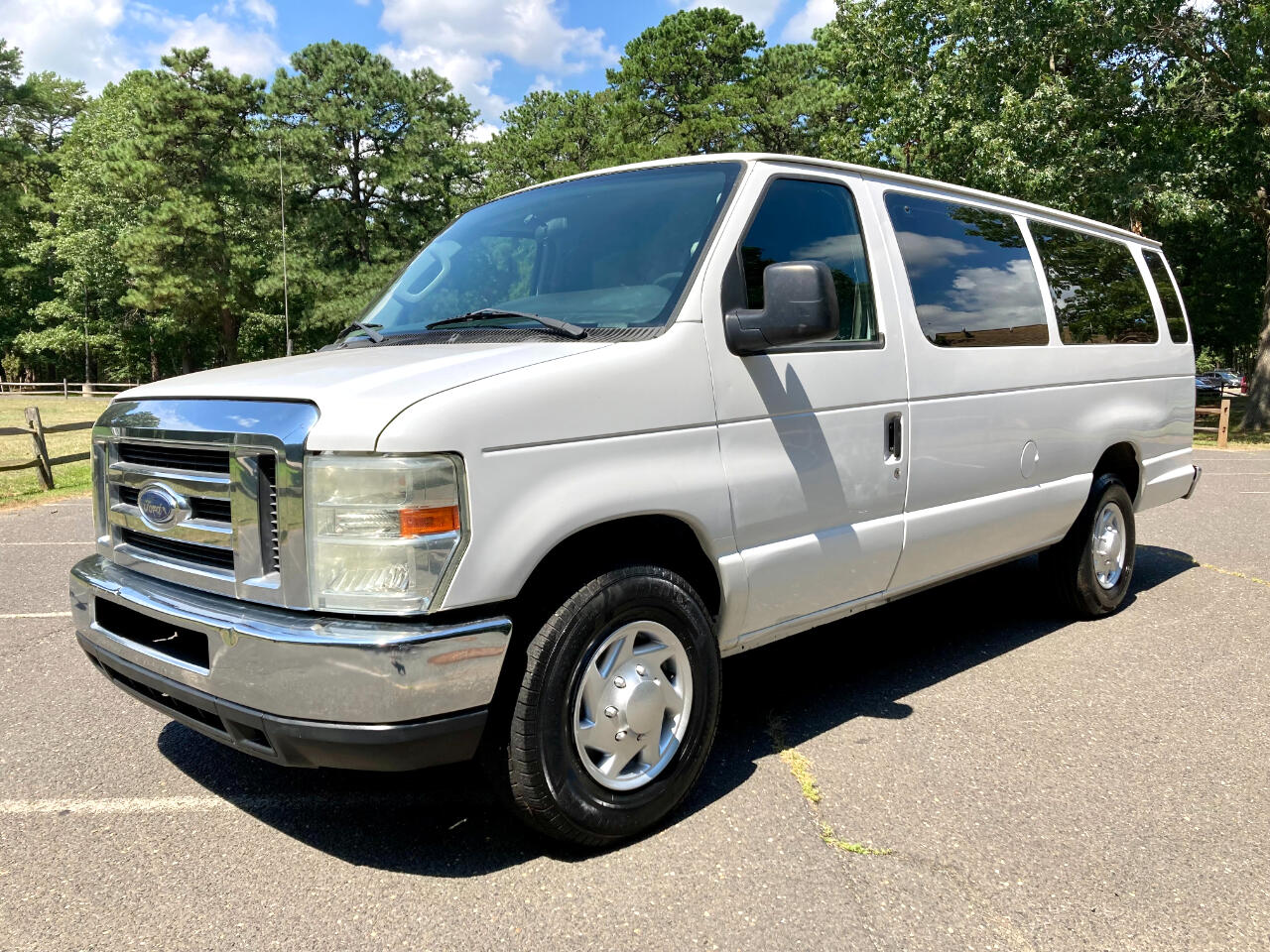 2013 Ford E-350 photo 3