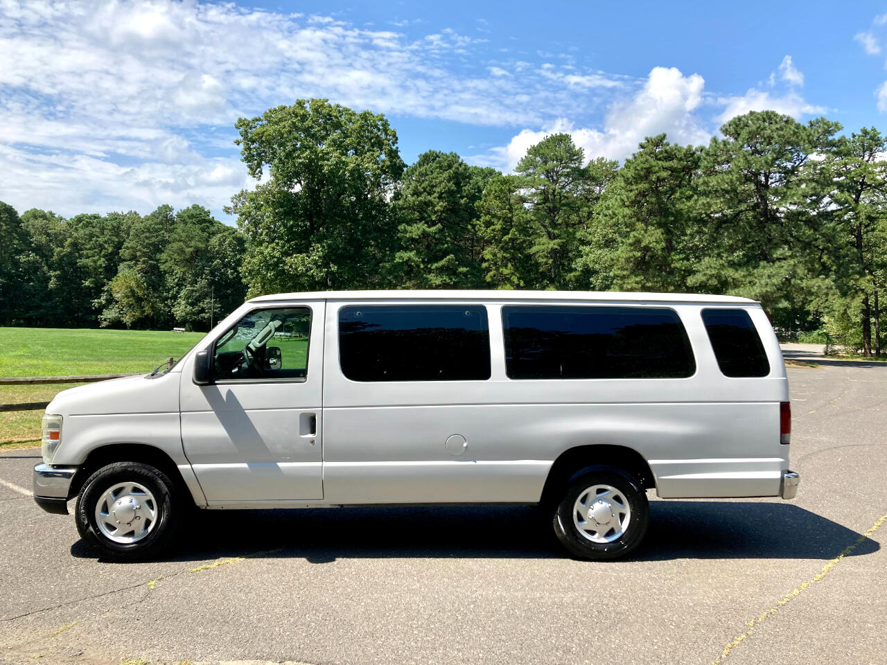 2013 Ford E-350 photo 4