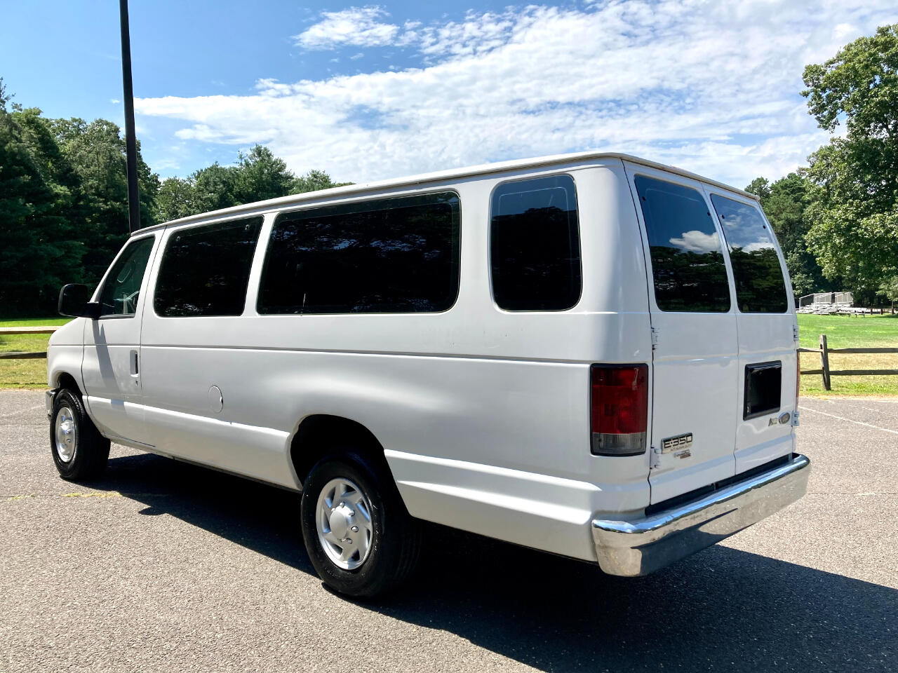 2013 Ford E-350 photo 5