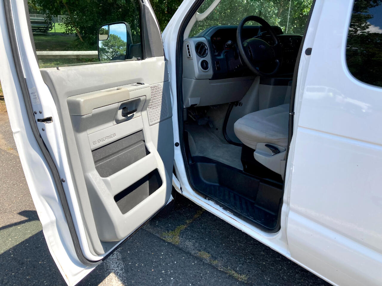 2013 Ford E-350 photo 10