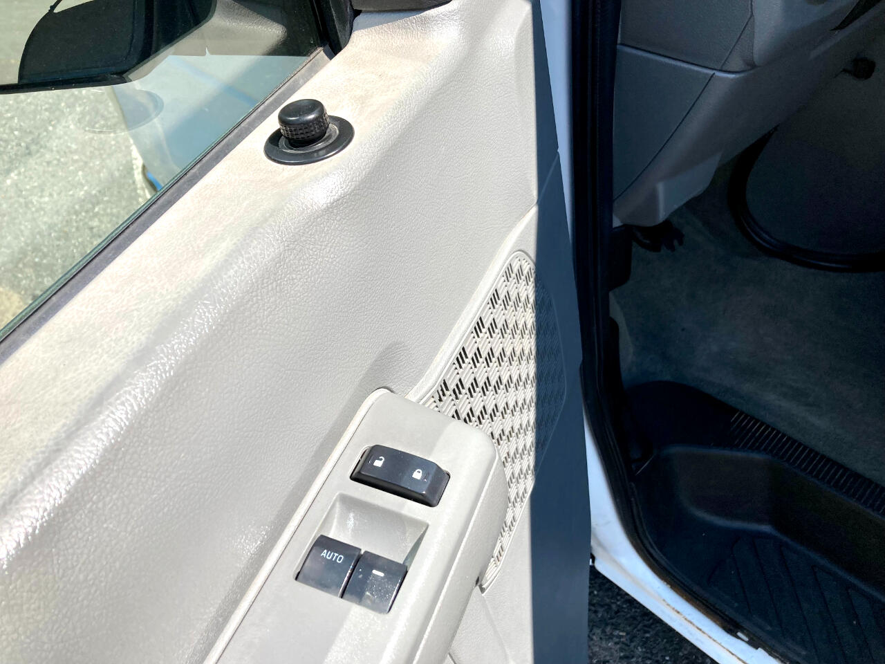 2013 Ford E-350 photo 11