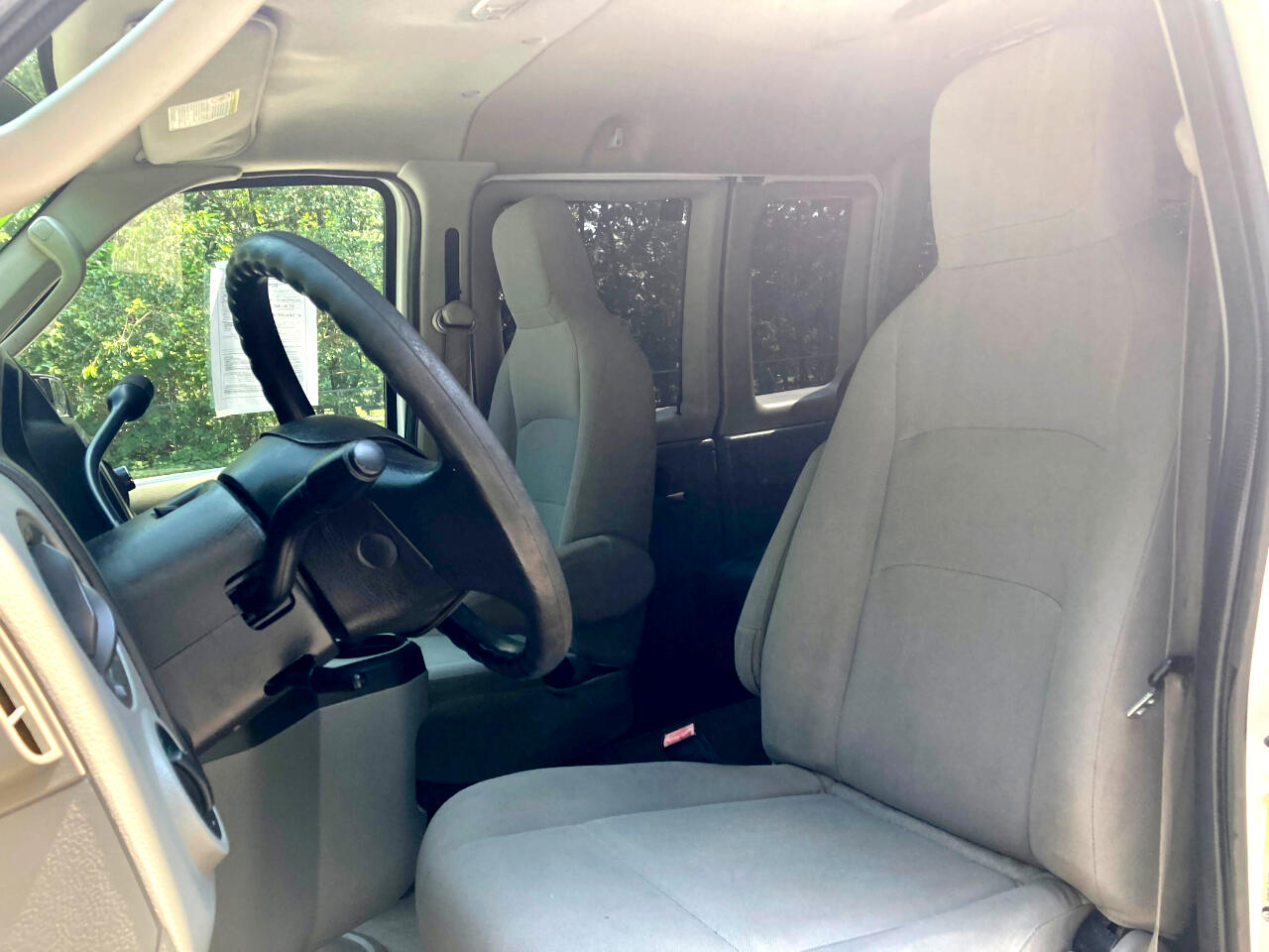 2013 Ford E-350 photo 13