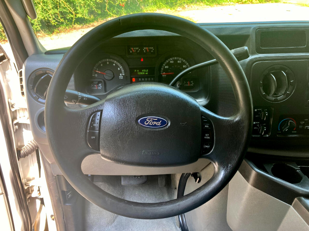 2013 Ford E-350 photo 15