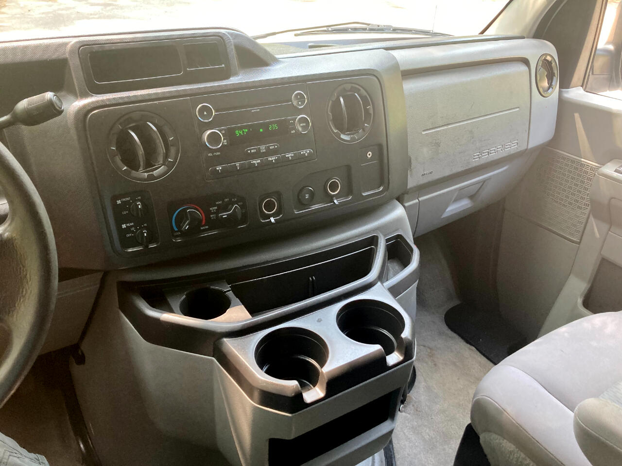 2013 Ford E-350 photo 16