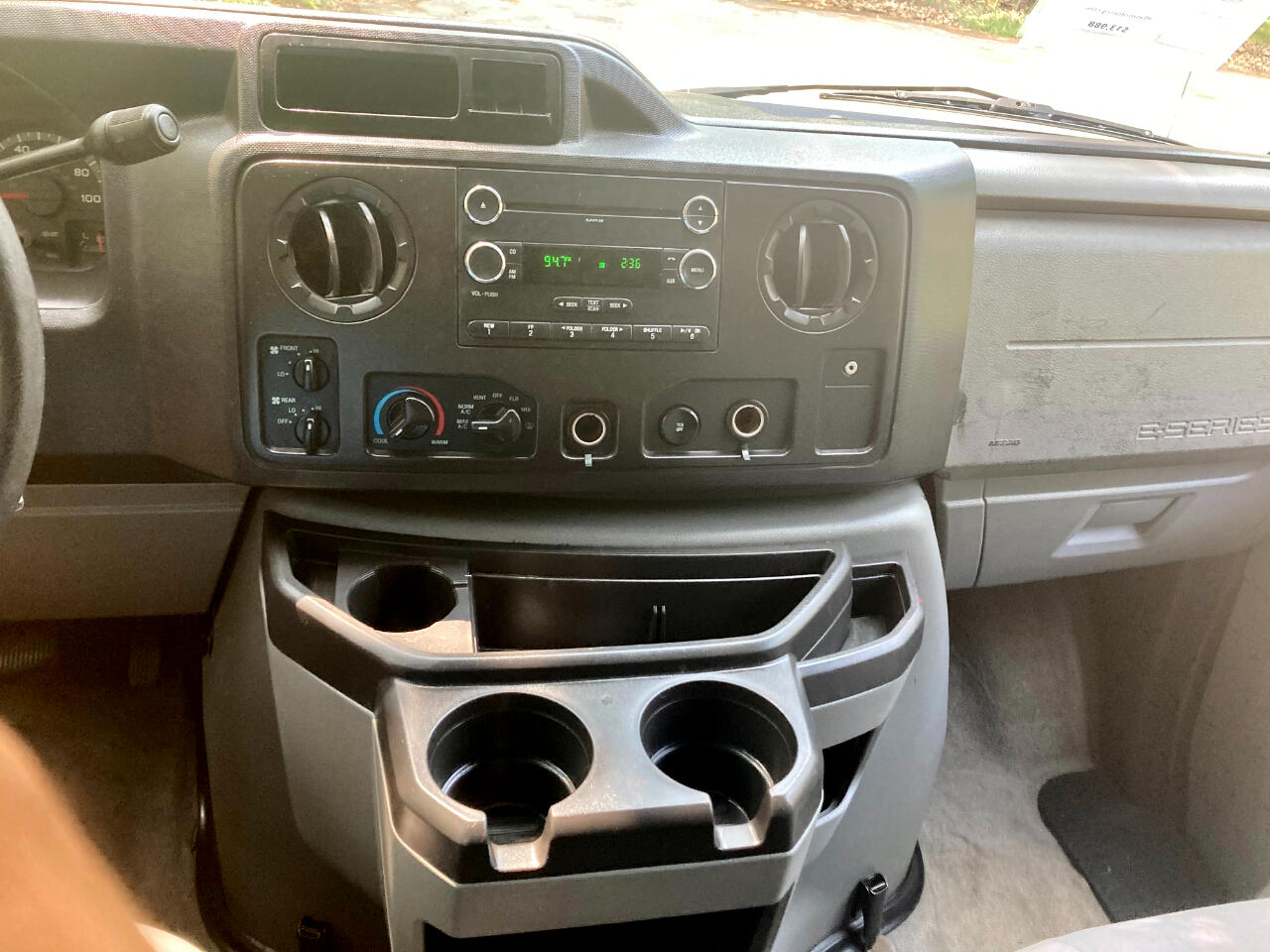 2013 Ford E-350 photo 17