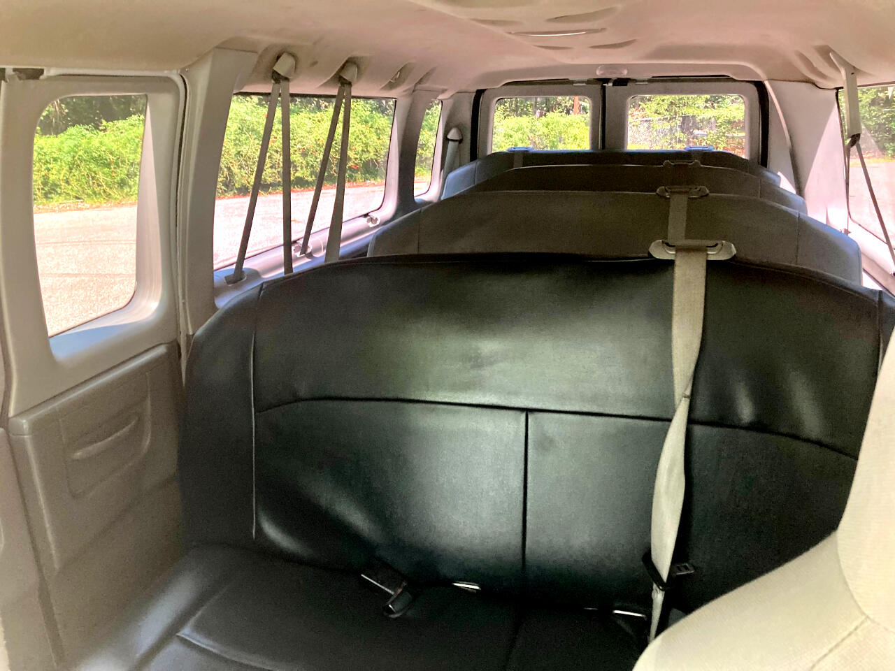 2013 Ford E-350 photo 21