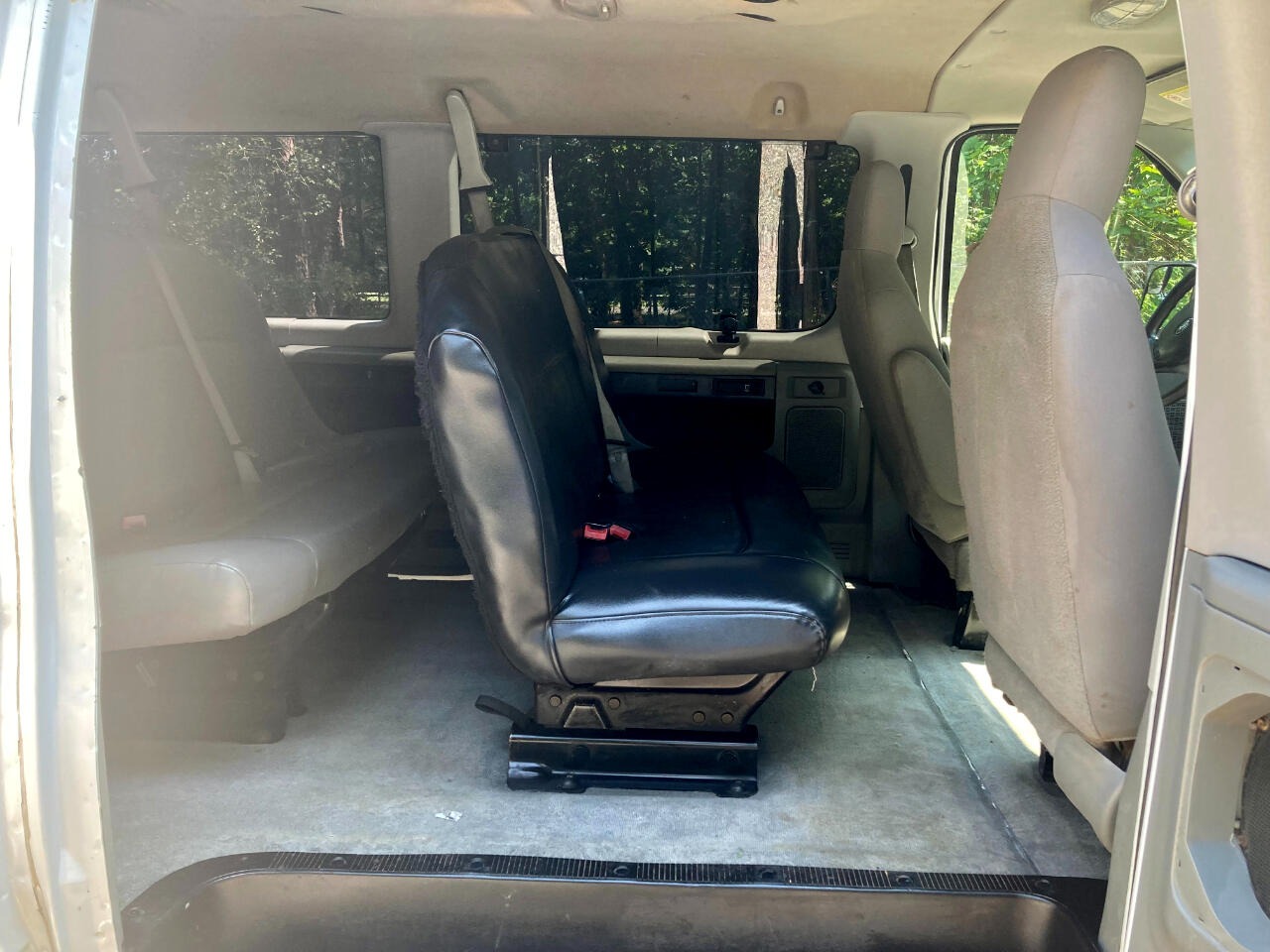 2013 Ford E-350 photo 31