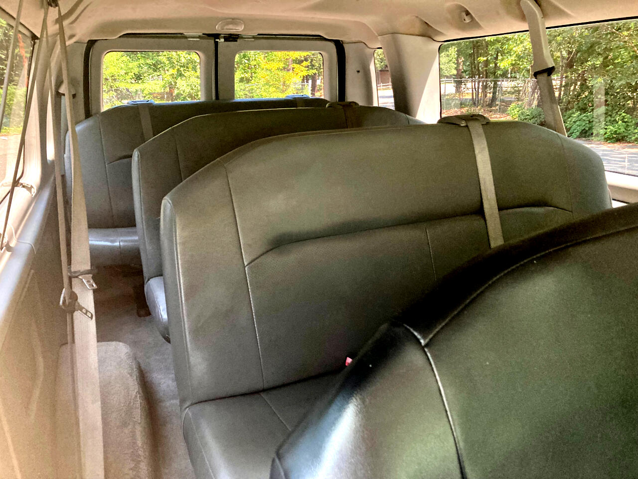 2013 Ford E-350 photo 32