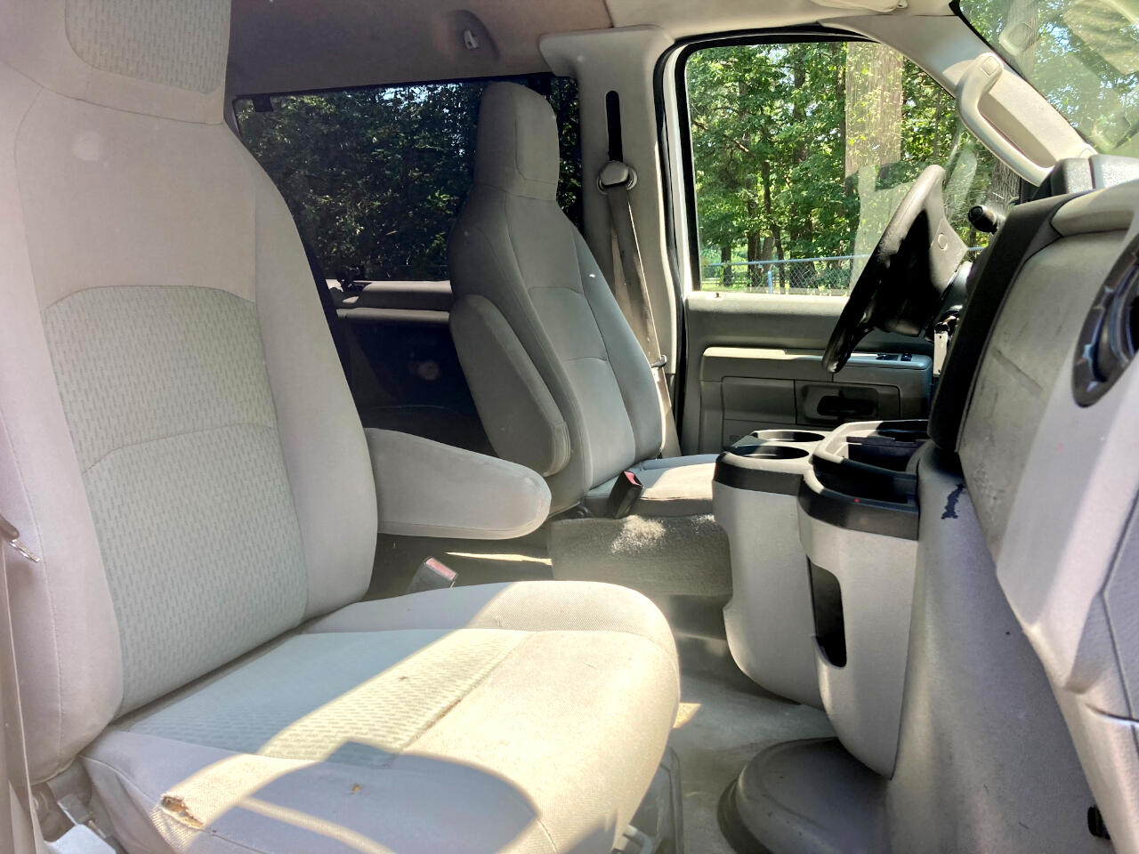 2013 Ford E-350 photo 34