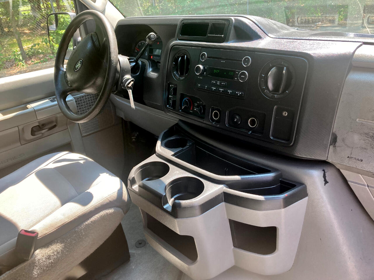2013 Ford E-350 photo 35