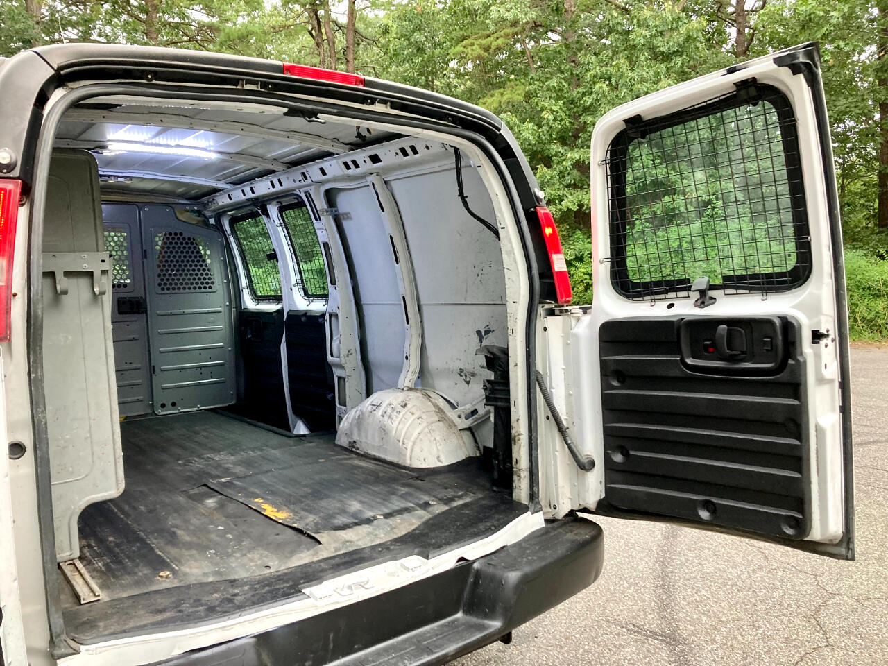 2016 Chevrolet Express 2500 Cargo photo 11