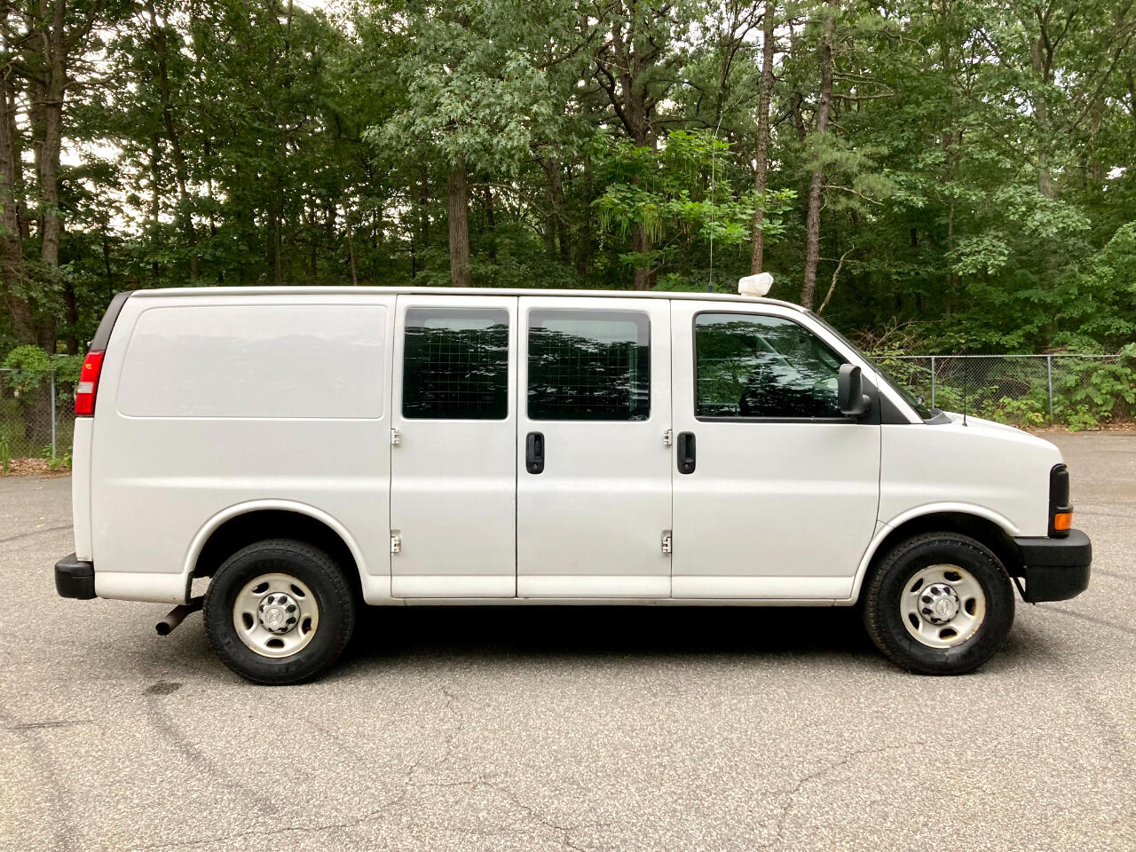 2016 Chevrolet Express 2500 Cargo photo 13