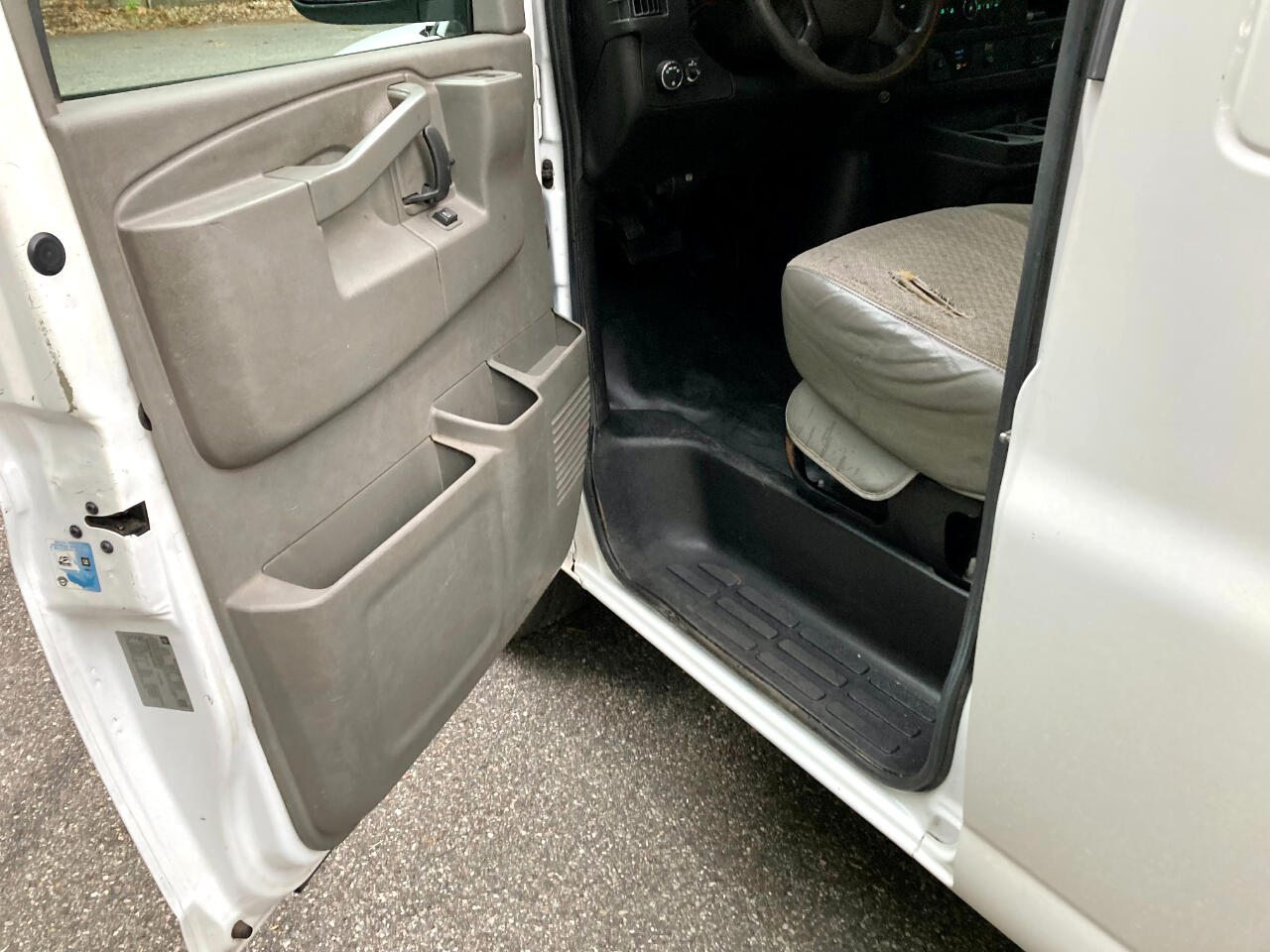 2016 Chevrolet Express 2500 Cargo photo 17