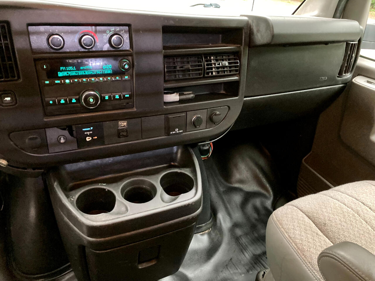 2016 Chevrolet Express 2500 Cargo photo 22