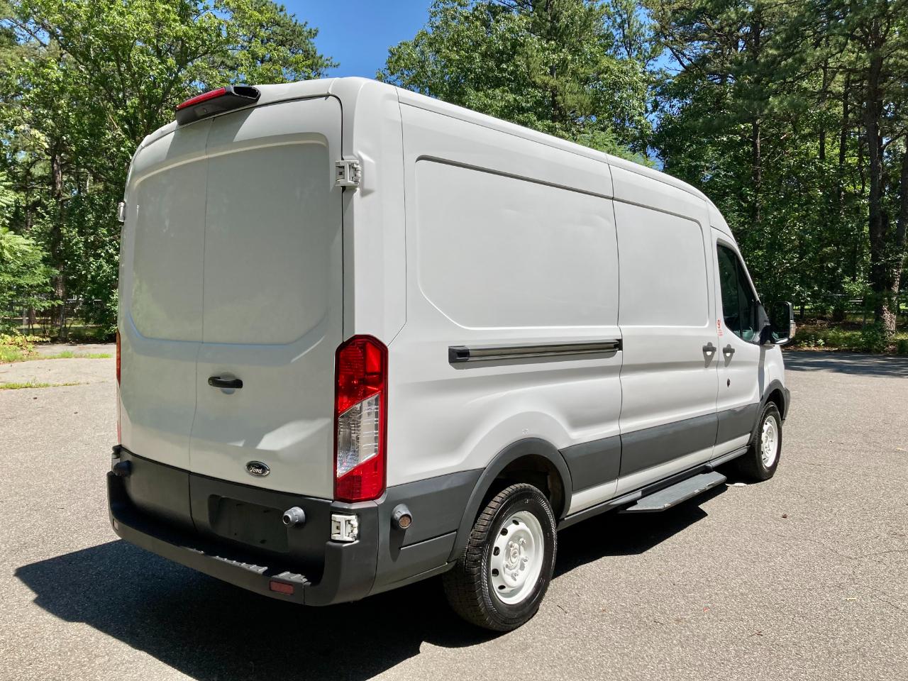 Ford Transit 150 Van Med. Roof w/Sliding Pass. 148-in. WB 2018