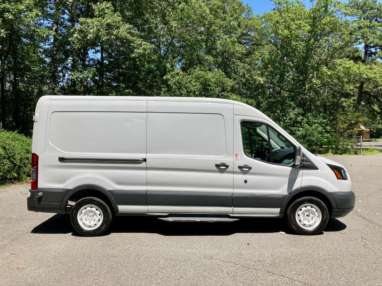 Ford Transit 150 Van Med. Roof w/Sliding Pass. 148-in. WB 2018