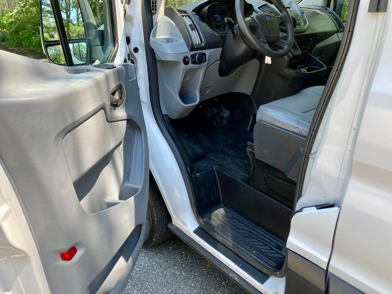 Ford Transit 150 Van Med. Roof w/Sliding Pass. 148-in. WB 2018