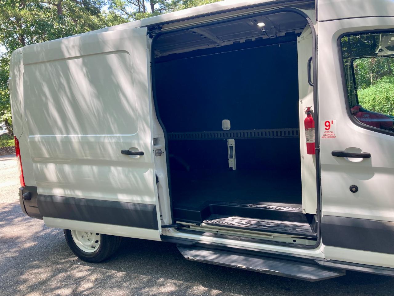 Ford Transit 150 Van Med. Roof w/Sliding Pass. 148-in. WB 2018