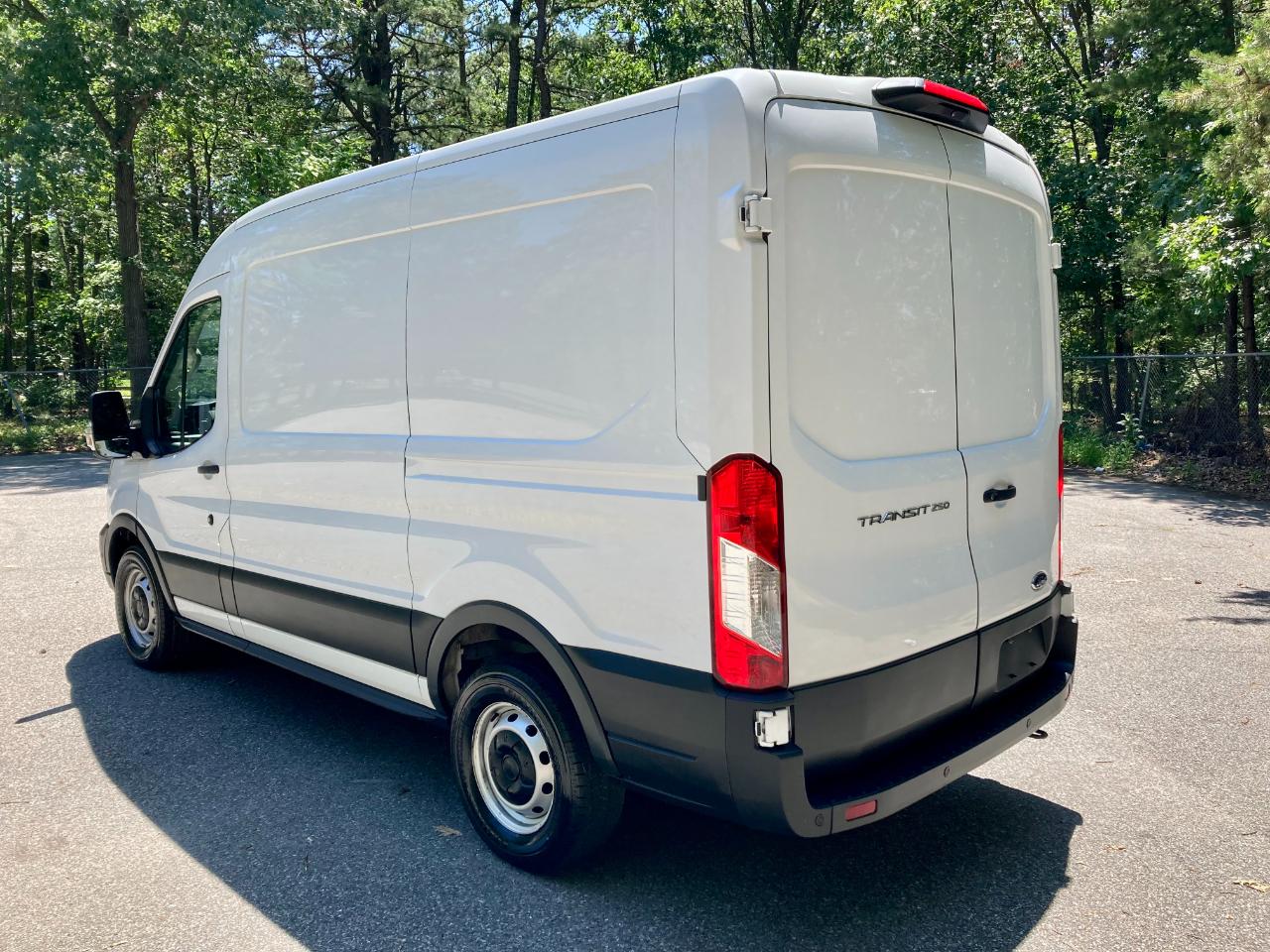 Ford Transit 250 Van Med. Roof w/Sliding Pass. 130-in. WB 2020