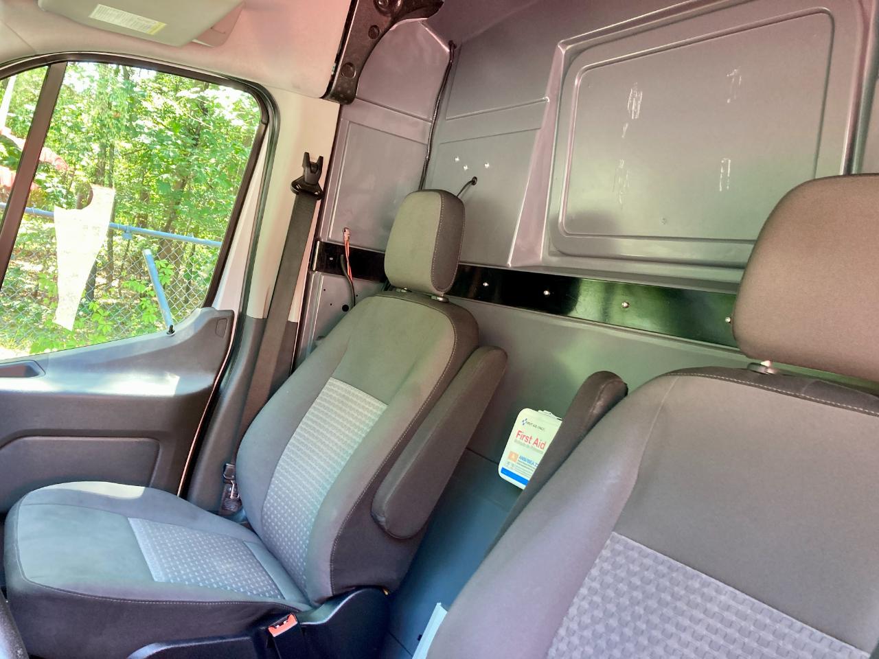 Ford Transit 250 Van Med. Roof w/Sliding Pass. 130-in. WB 2020