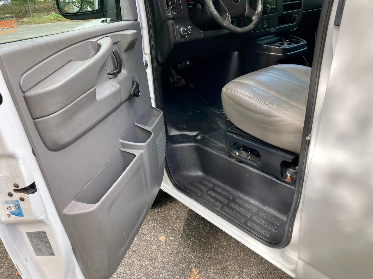 GMC Savana G3500 Cargo 2013