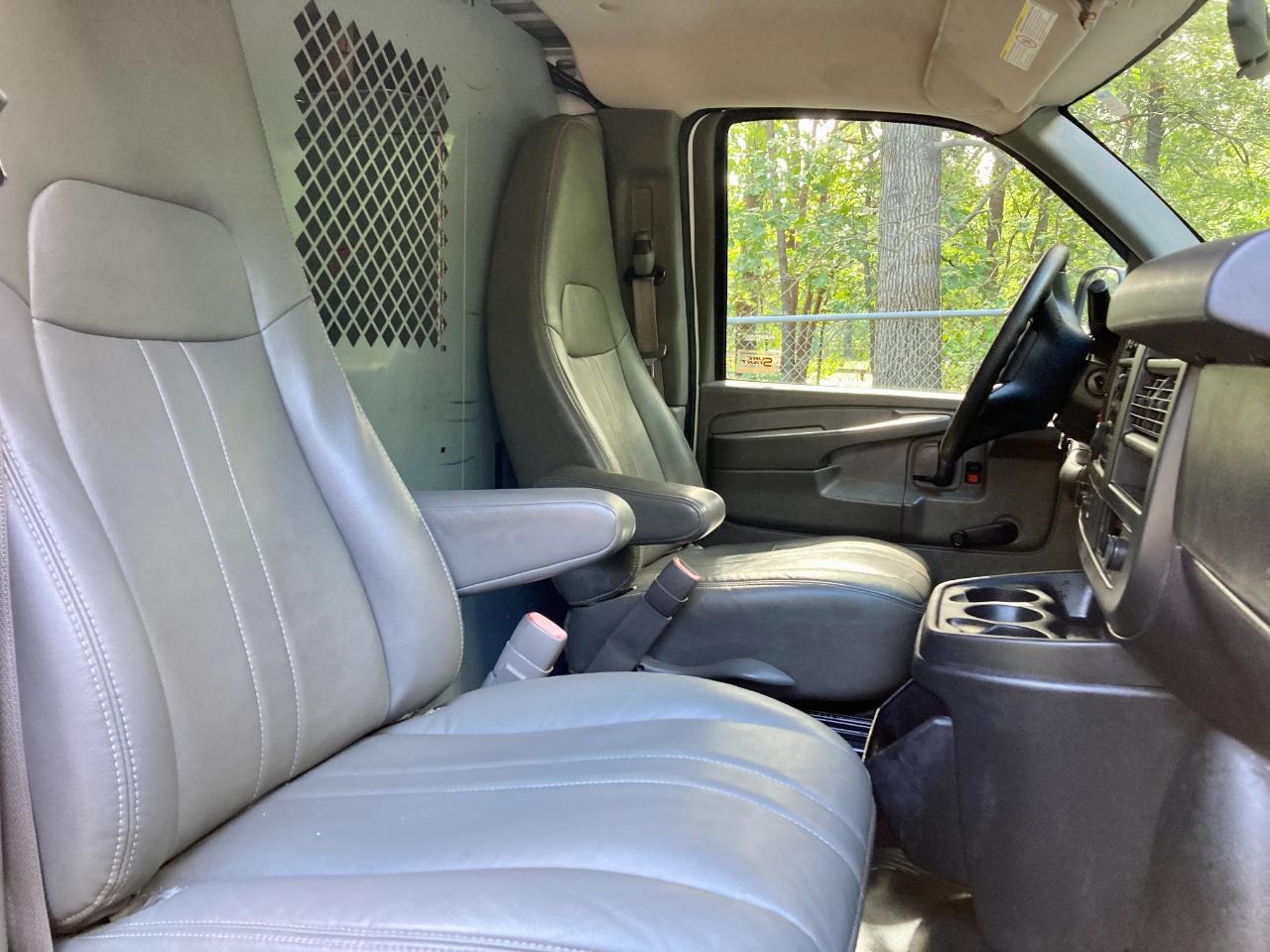 GMC Savana G3500 Cargo 2013