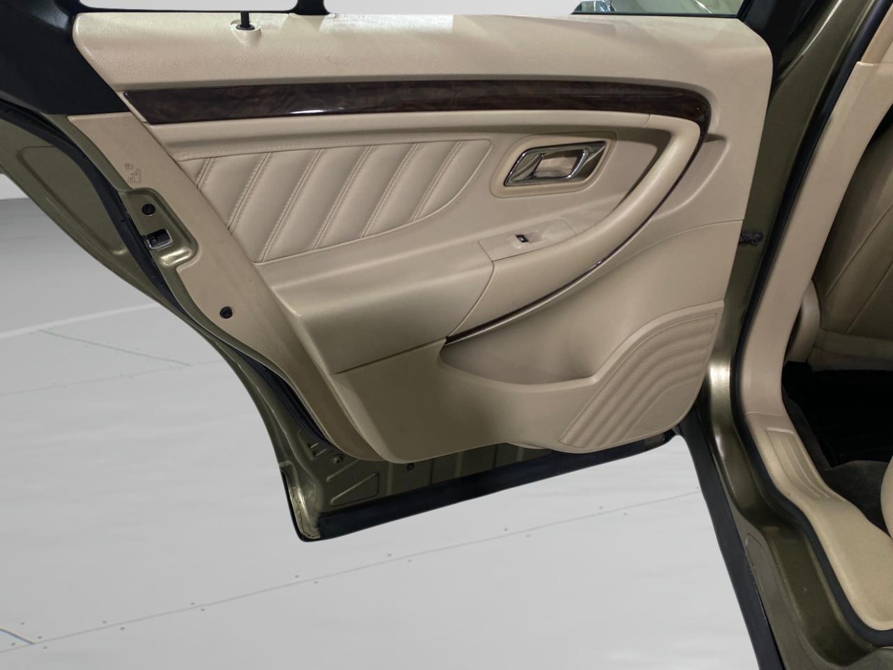 Ford Taurus 4dr Sdn Limited FWD 2013