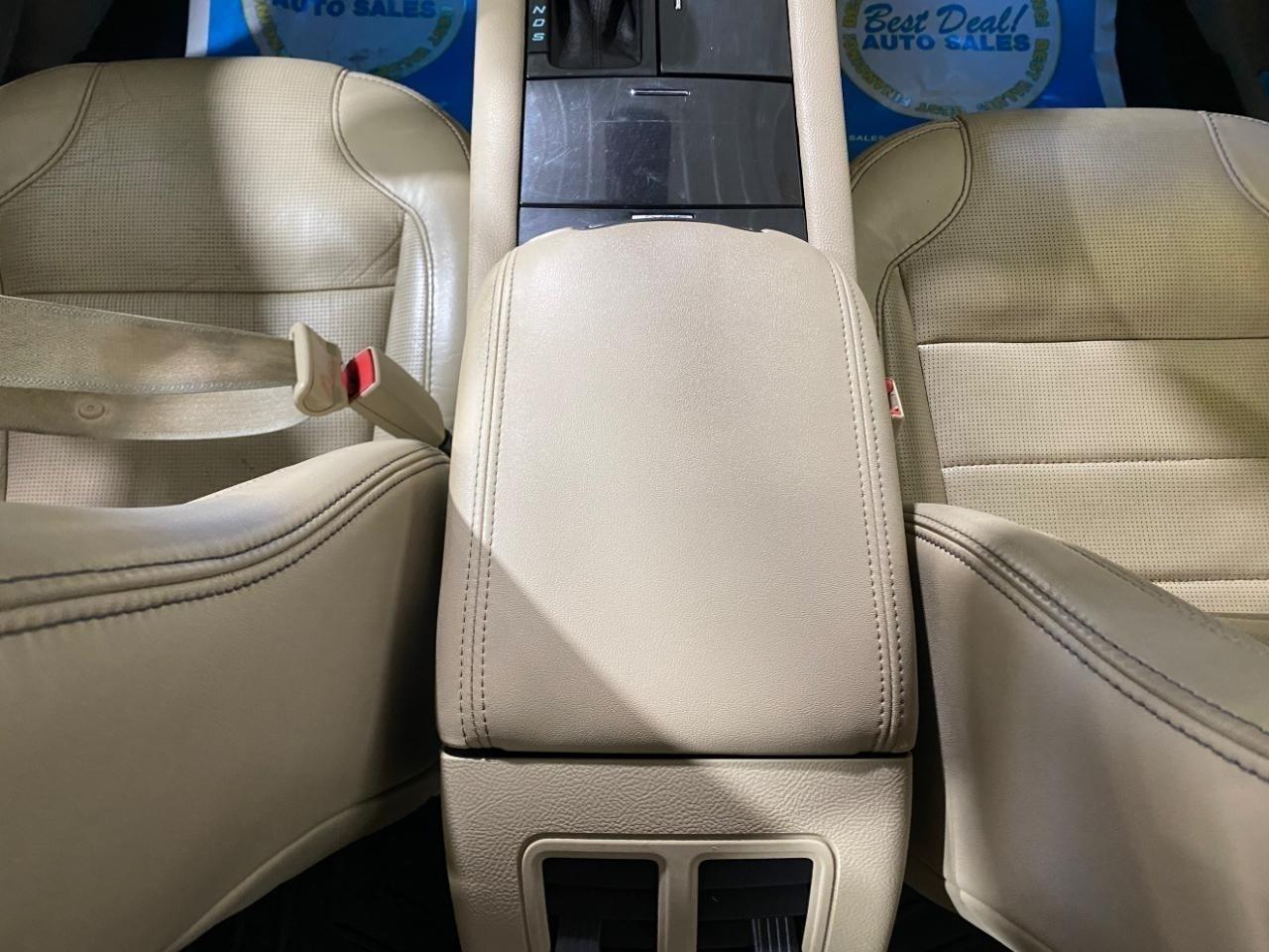 Ford Taurus 4dr Sdn Limited FWD 2013