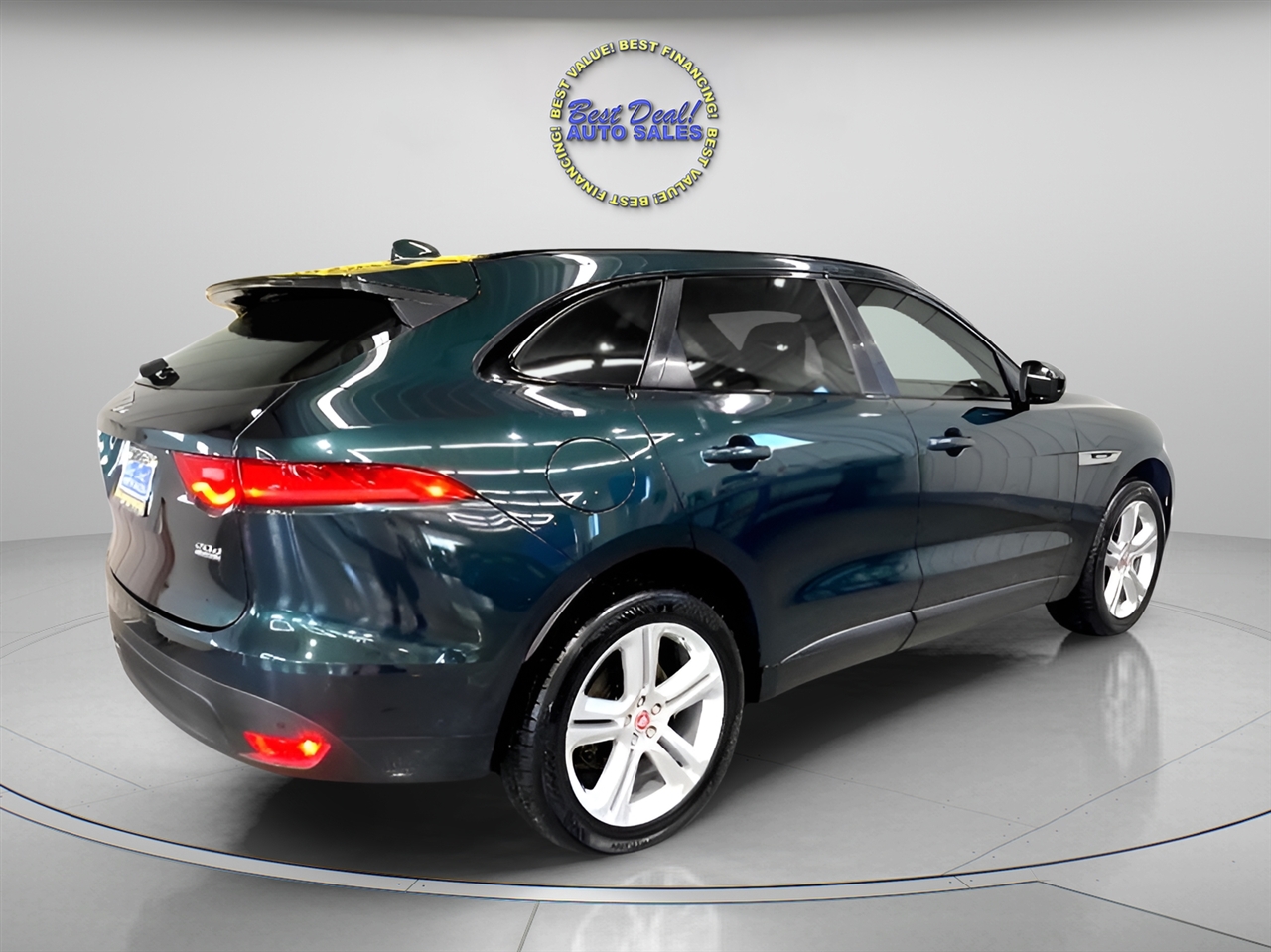 2017 Jaguar F-PACE R-Sport photo 6