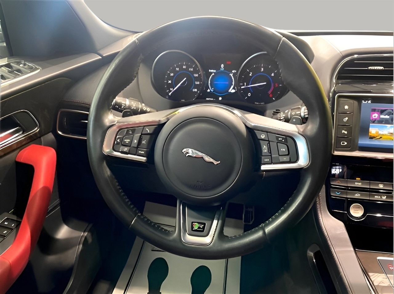 2017 Jaguar F-PACE R-Sport photo 10
