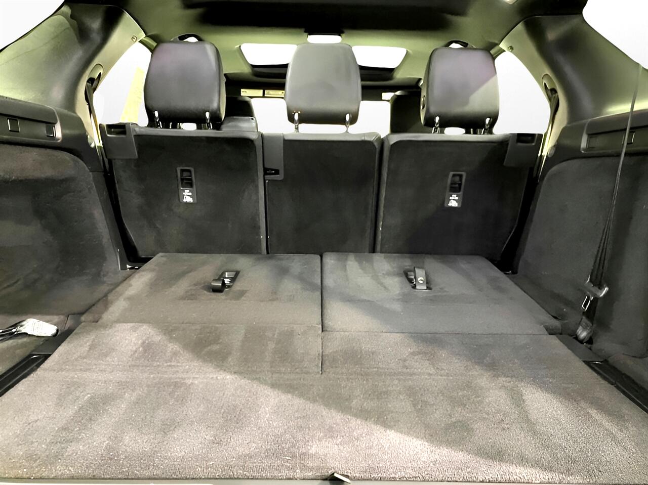 2017 Land Rover Discovery SE photo 28