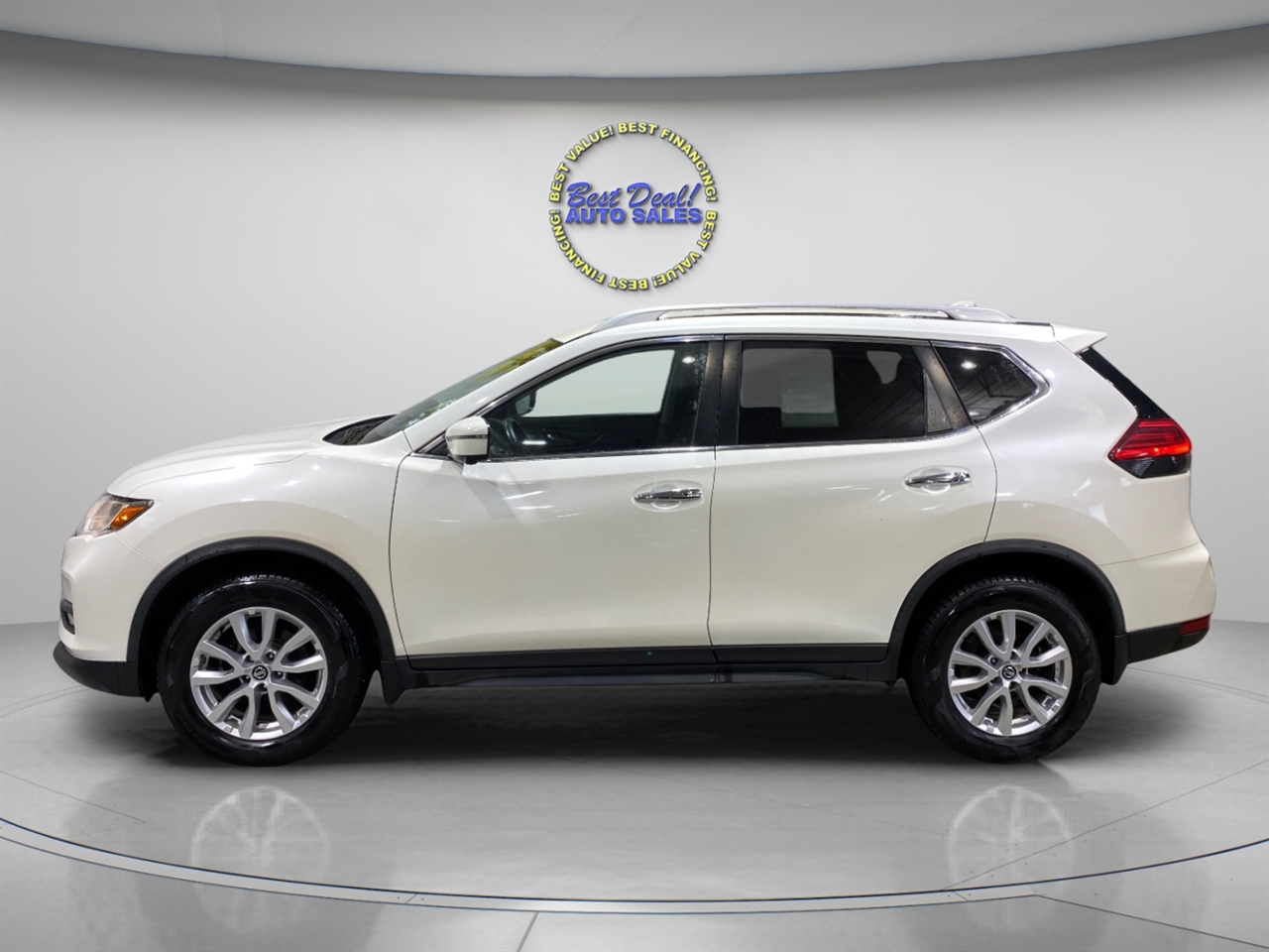 2017 Nissan Rogue SV AWD photo 2