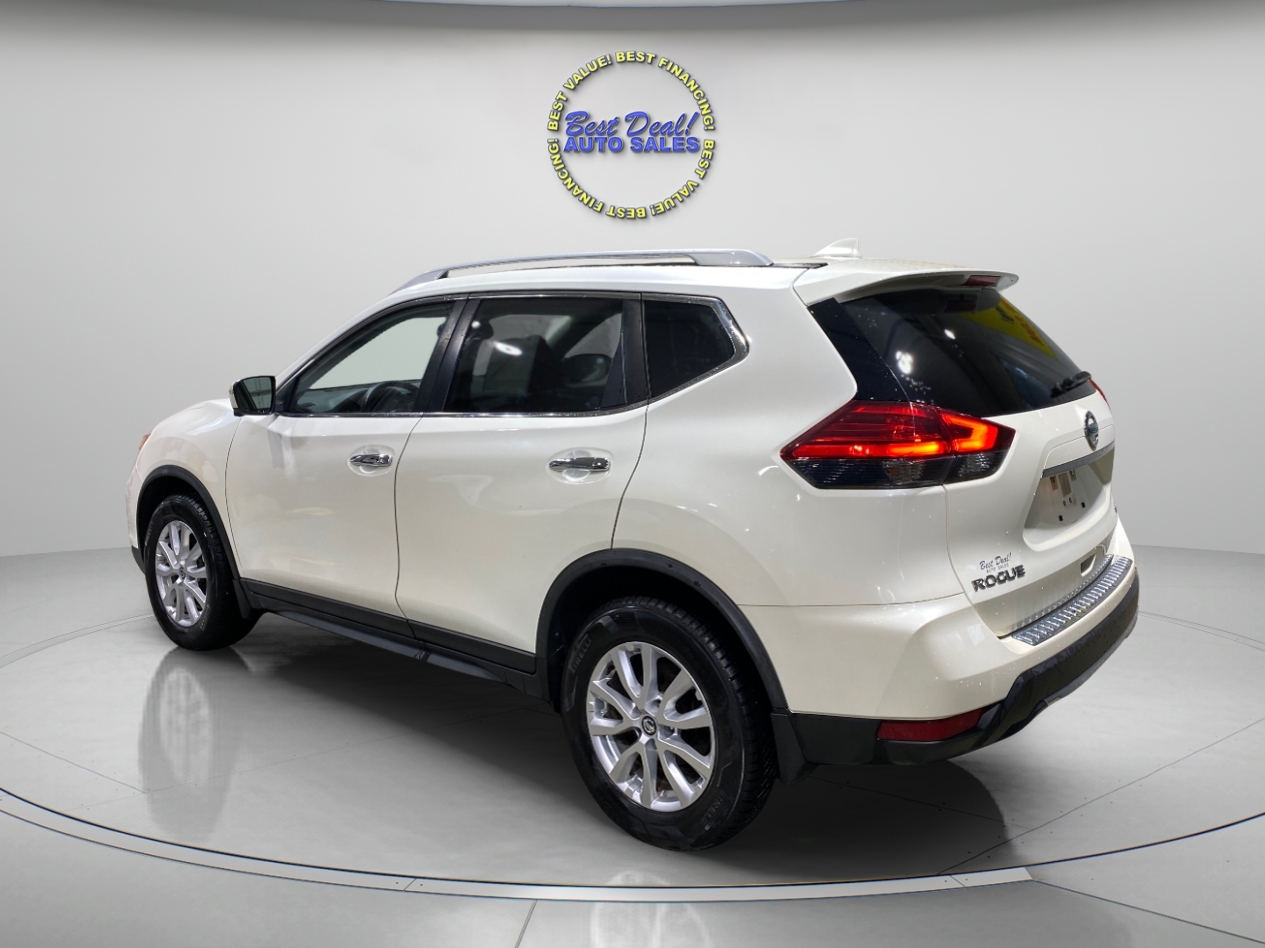2017 Nissan Rogue SV AWD photo 3
