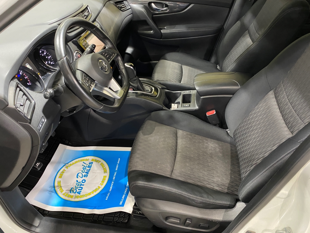 2017 Nissan Rogue SV AWD photo 10