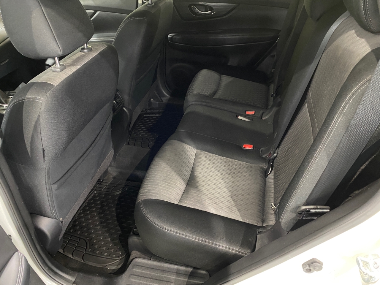 2017 Nissan Rogue SV AWD photo 18
