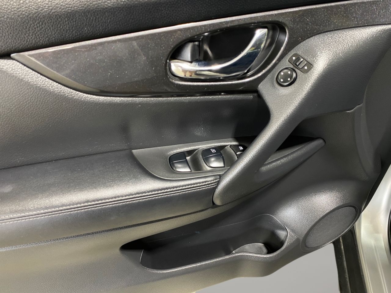2019 Nissan Rogue SV AWD photo 9