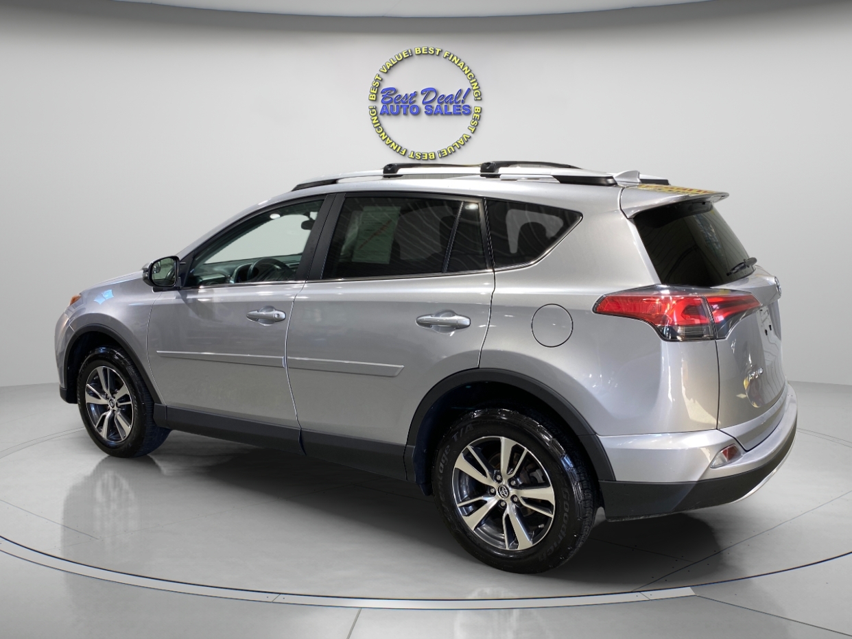2016 Toyota RAV4 XLE photo 3