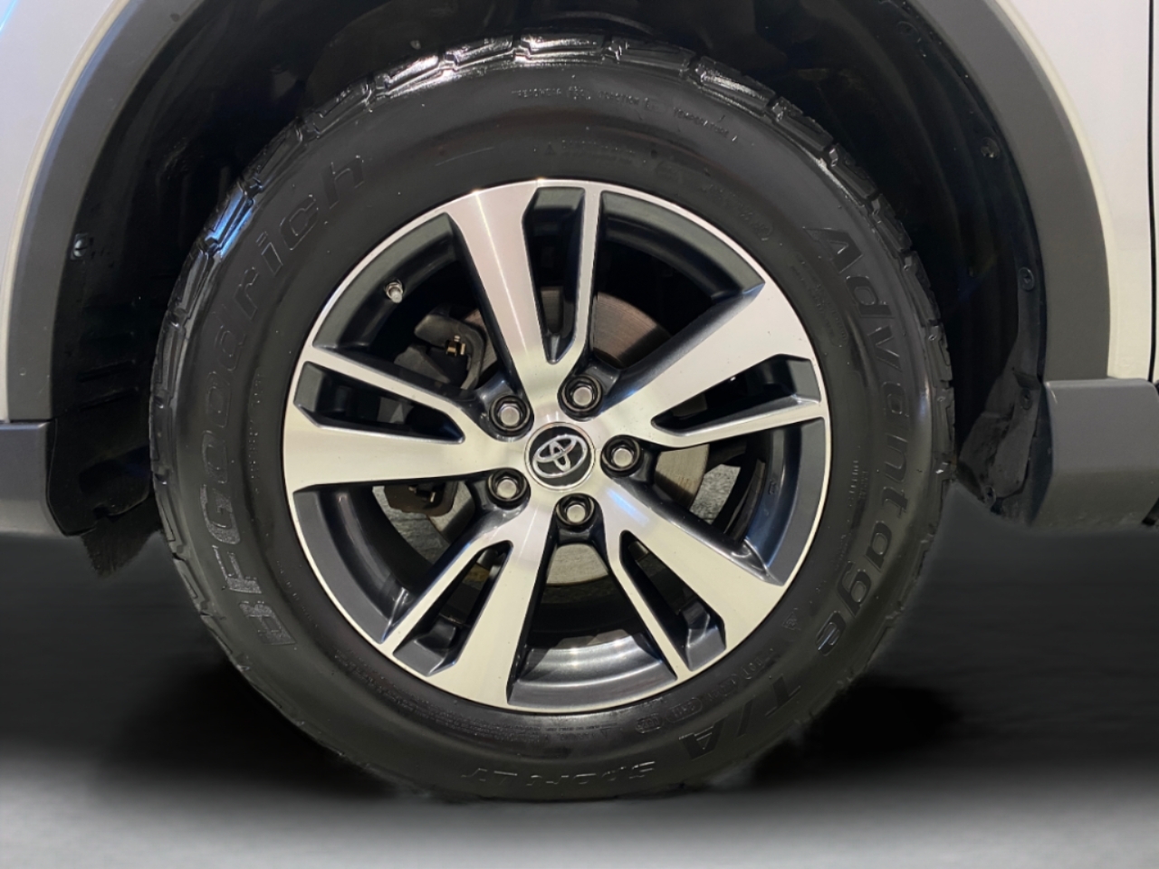 2016 Toyota RAV4 XLE photo 8