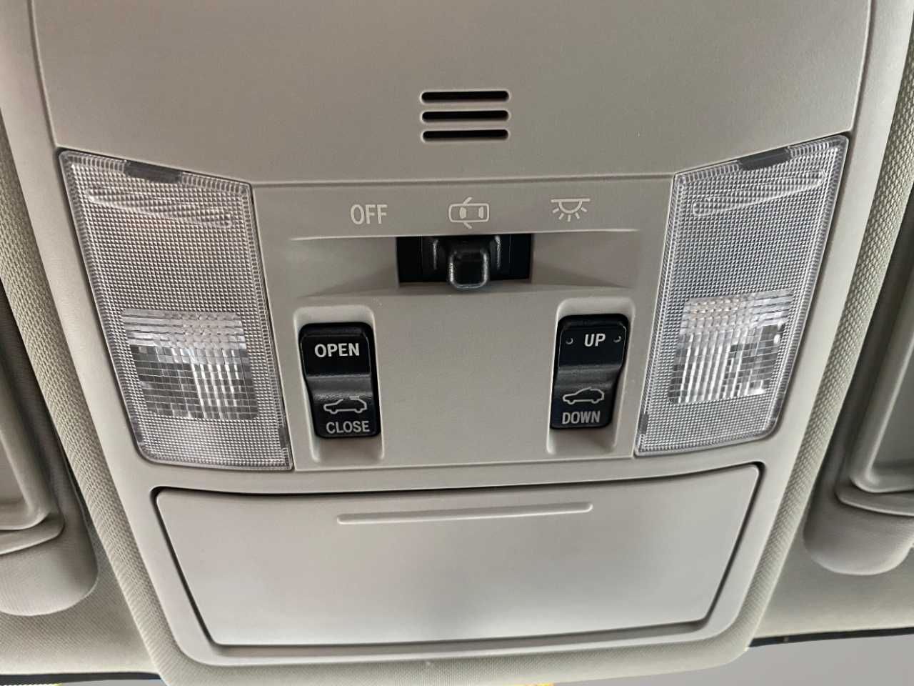 2016 Toyota RAV4 XLE photo 14