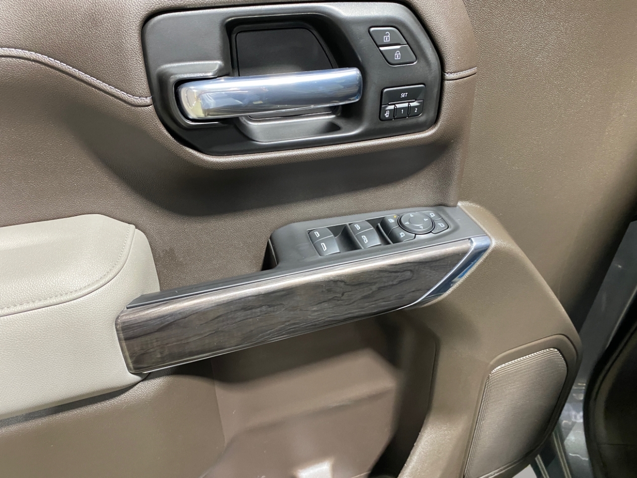 2021 Chevrolet Silverado 1500 LTZ Z71 photo 9