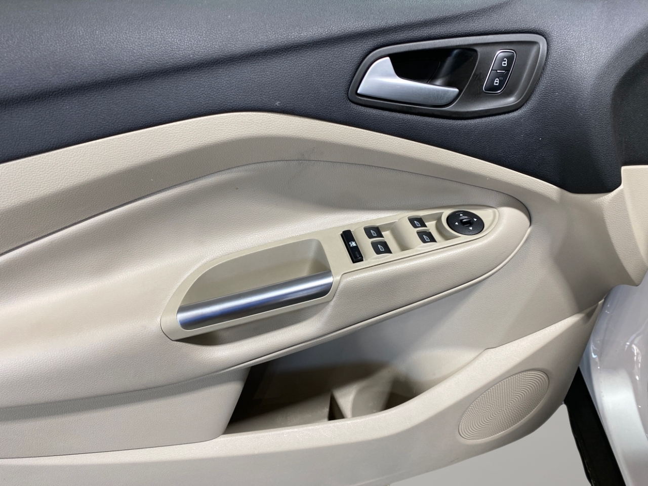 2018 Ford Escape SEL photo 9