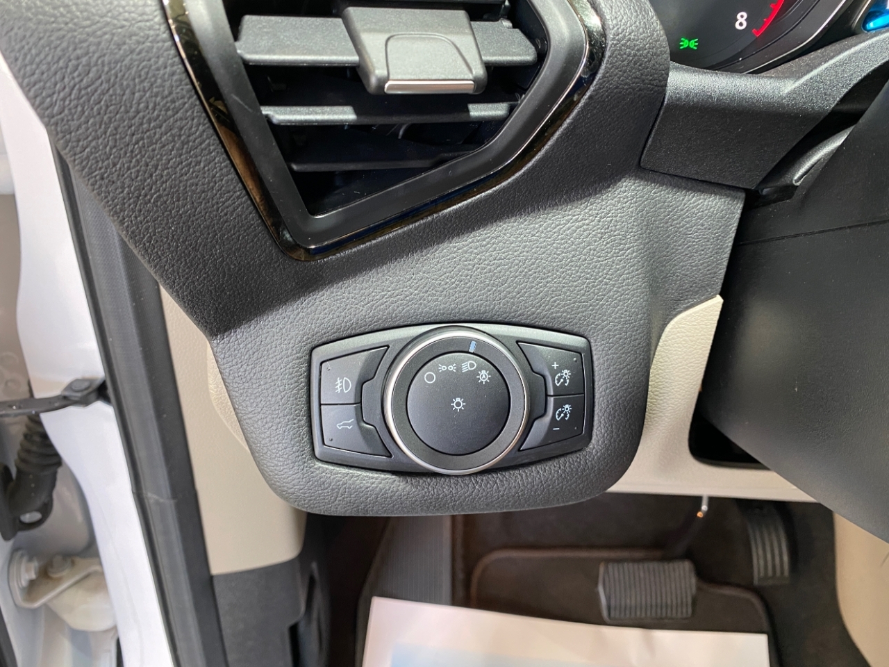 2018 Ford Escape SEL photo 11