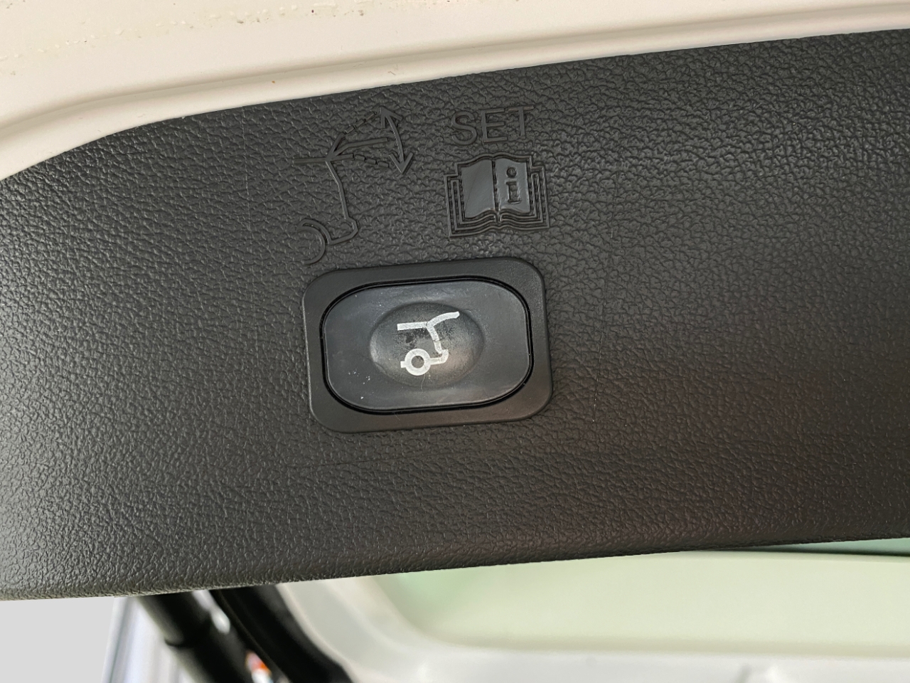 2018 Ford Escape SEL photo 22