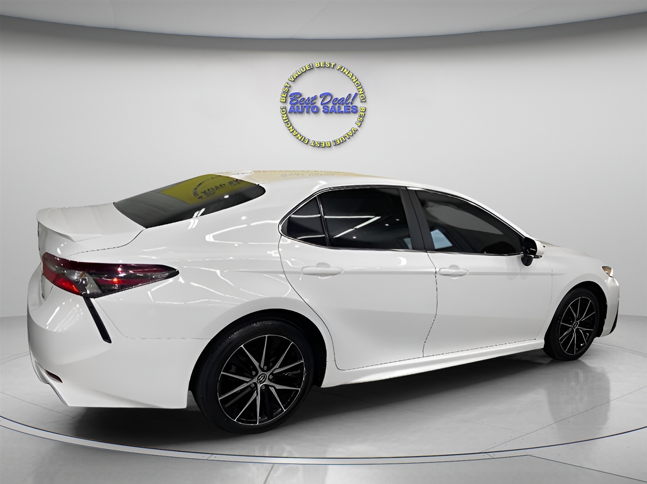 Toyota Camry SE 2023