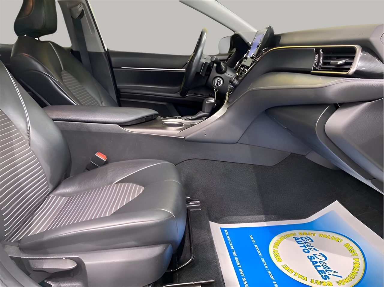 Toyota Camry SE 2023