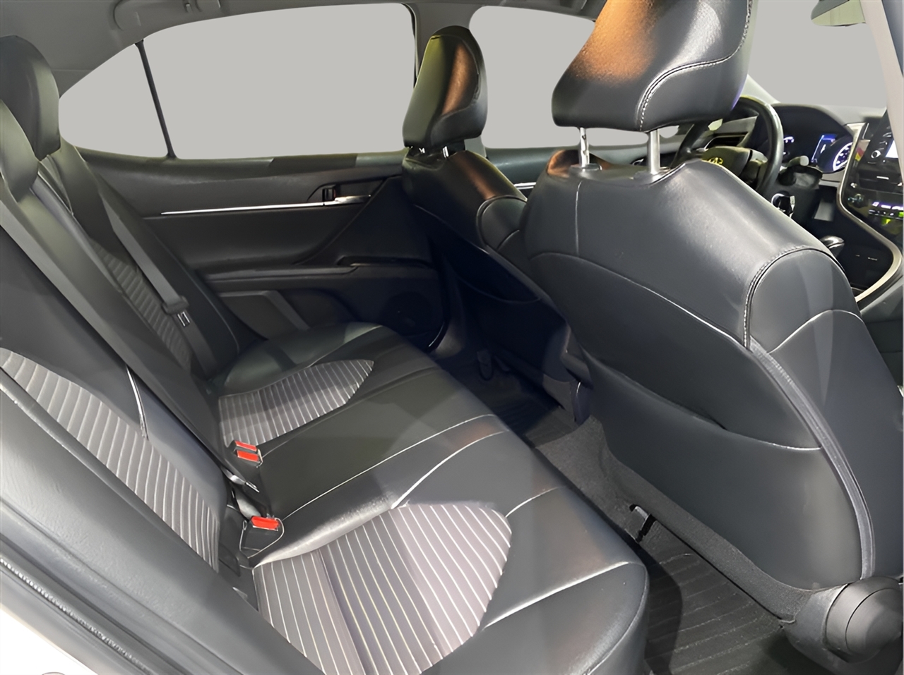 Toyota Camry SE 2023