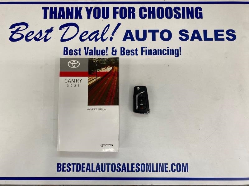 Toyota Camry SE 2023